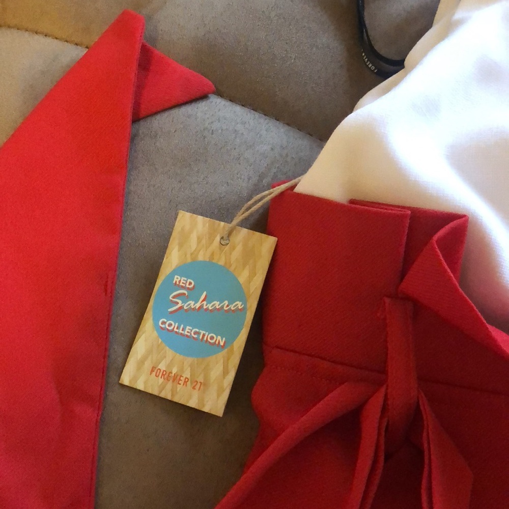 Summer lovin’ red and white jumpsuit - Picture 7 of 7